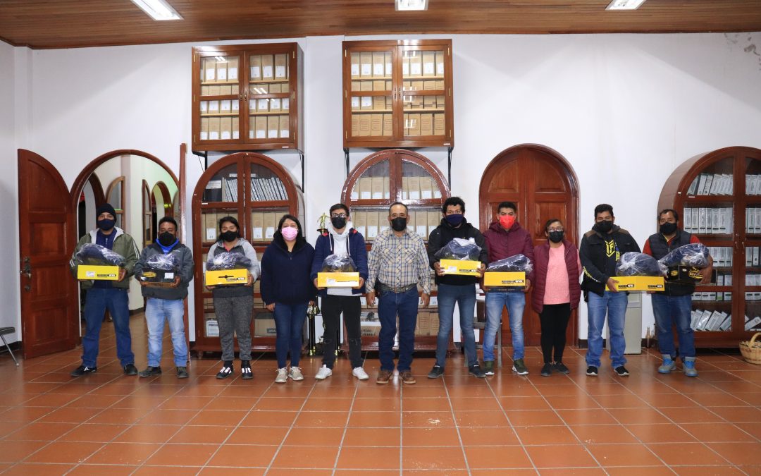 Entrega de uniformes a la Policía Municipal