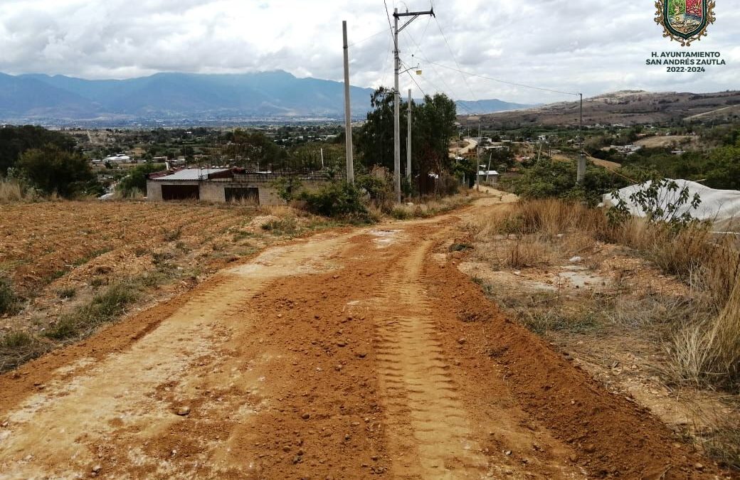 Trabajos de rastreo de la calle prolongación de manantial del bosque