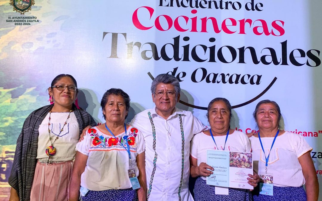 Felicitación de las cocineras por representar a Zautla en el Cuarto Encuentro de Cocineras Tradicionales de Oaxaca.