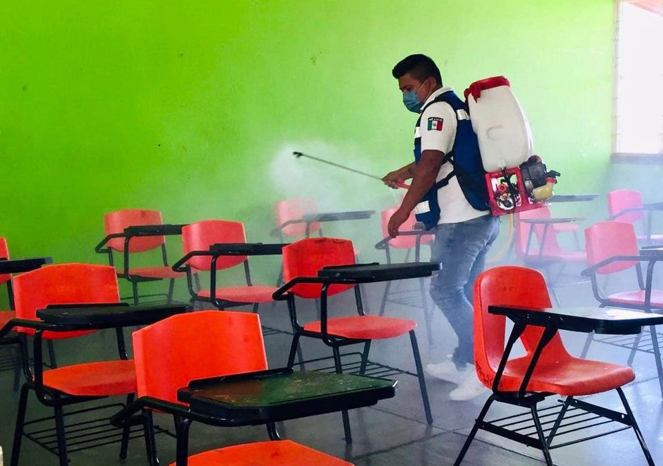 Sanitizacion de la Escuela Telesecundaria.