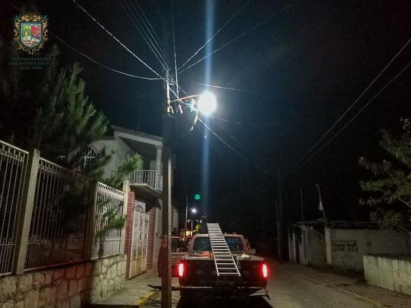 Reparación de las lámparas en diversas calles de la comunidad.