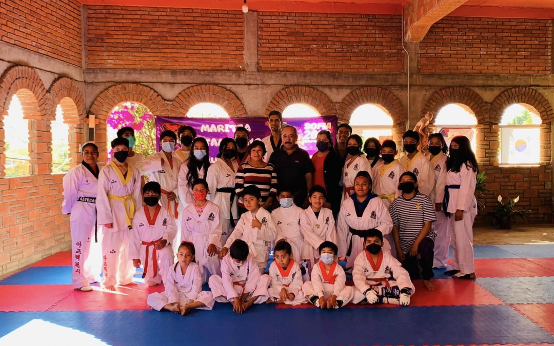 Visita institucional a clases de Taekwondo.